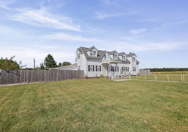 Photo 3 of Single family home for sale at 551 County Hwy 16, Cisne, IL 62823 | MLS# 12760099 | Listing updated on 2026-09-21