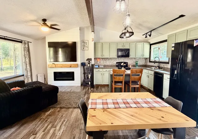 Photo 3 of Single family home for sale at 1001 Medlin Rd, Centralia, IL 62801 | MLS# 12760106 | Listing updated on 2026-09-16