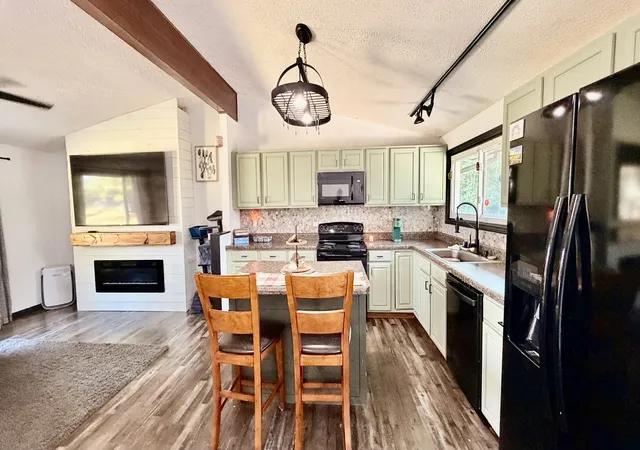 Photo 4 of Single family home for sale at 1001 Medlin Rd, Centralia, IL 62801 | MLS# 12760106 | Listing updated on 2026-09-16