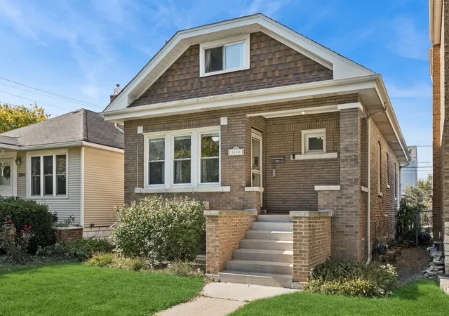 Photo 1 of Single family home for sale at 3330 Oak Ave, Brookfield, IL 60513 | MLS# 12760123 | Listing updated on 2026-10-29