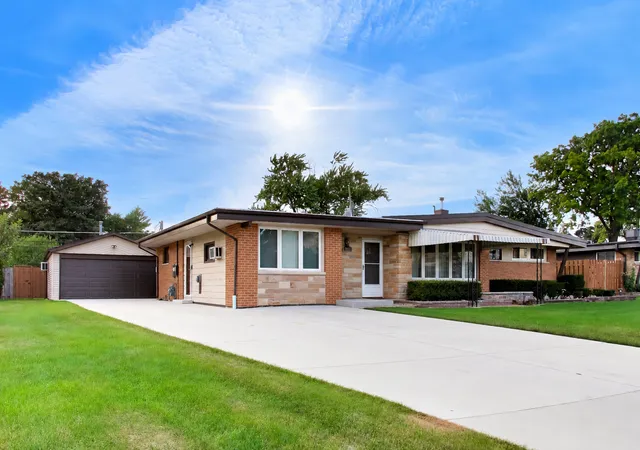 Photo 2 of Single family home for sale at 5180 N Monterey Ave, Norridge, IL 60706 | MLS# 12760124 | Listing updated on 2026-09-22