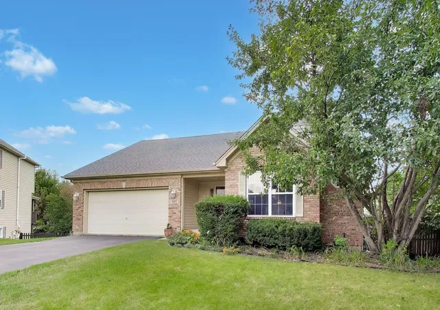 Photo 2 of Single family home for sale at 597 Turnbury Ct W, De Kalb, IL 60115 | MLS# 12760127 | Listing updated on 2026-10-02