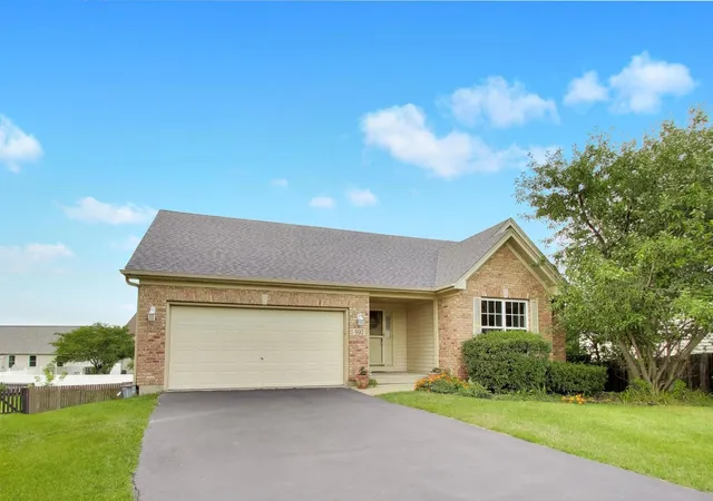 Photo 3 of Single family home for sale at 597 Turnbury Ct W, De Kalb, IL 60115 | MLS# 12760127 | Listing updated on 2026-10-02