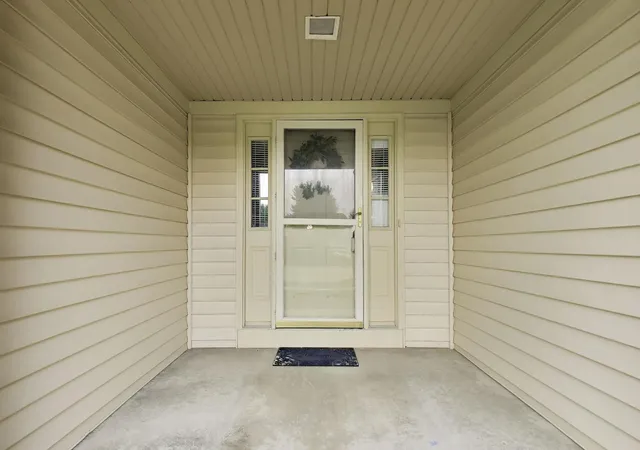 Photo 3 of Single family home for sale at 597 Turnbury Ct W, De Kalb, IL 60115 | MLS# 12760127 | Listing updated on 2026-10-02