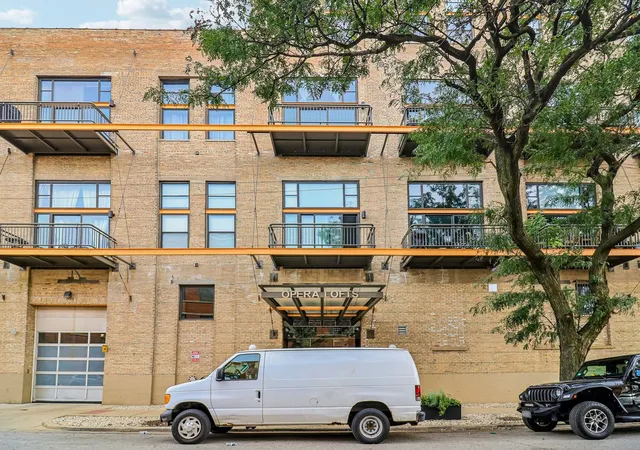 Photo 2 of Condo for sale at 2545 S Dearborn St #533, Chicago, IL 60616 | MLS# 12760133 | Listing updated on 2026-09-23