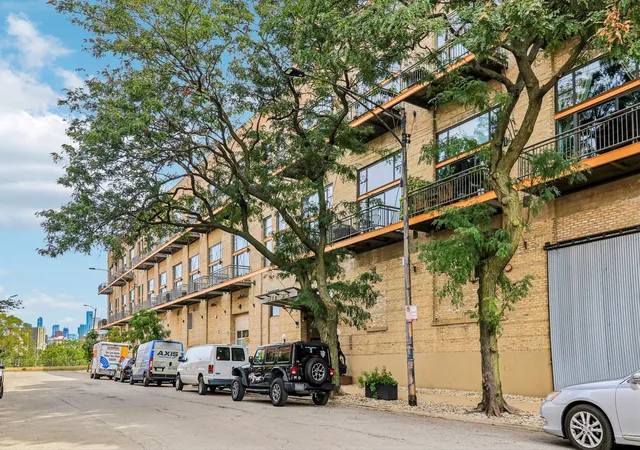 Photo 3 of Condo for sale at 2545 S Dearborn St #533, Chicago, IL 60616 | MLS# 12760133 | Listing updated on 2026-09-23