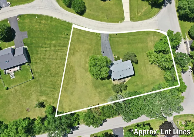 Photo 2 of Single family home for sale at 2720 N Patricia Ln, Mc Henry, IL 60051 | MLS# 12760140 | Listing updated on 2026-10-04