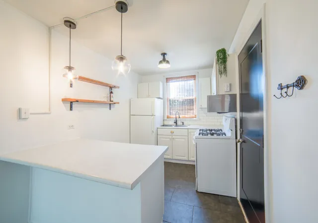 Listing Photo 4 - Condo for sale in building located at 10518 S Artesian Ave, Chicago, IL 60655 - Unit #2S
