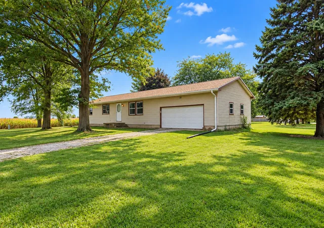 Photo 2 of Single family home for sale at 10419 Hampton Dr, Rock Falls, IL 61071 | MLS# 12760154 | Listing updated on 2026-10-07