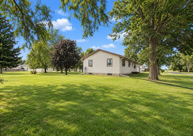 Photo 3 of Single family home for sale at 10419 Hampton Dr, Rock Falls, IL 61071 | MLS# 12760154 | Listing updated on 2026-10-07
