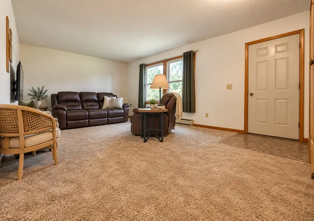 Photo 4 of Single family home for sale at 10419 Hampton Dr, Rock Falls, IL 61071 | MLS# 12760154 | Listing updated on 2026-10-07