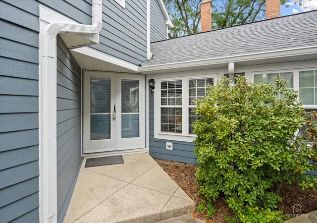 Photo 3 of Townhouse for sale at 27 Sarahs Grv Ln, Schaumburg, IL 60193 | MLS# 12760161 | Listing updated on 2026-09-23