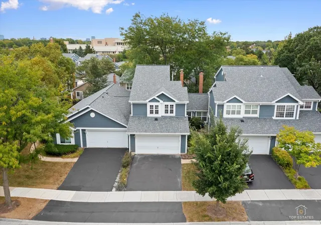 Photo 3 of Townhouse for sale at 27 Sarahs Grv Ln, Schaumburg, IL 60193 | MLS# 12760161 | Listing updated on 2026-09-23