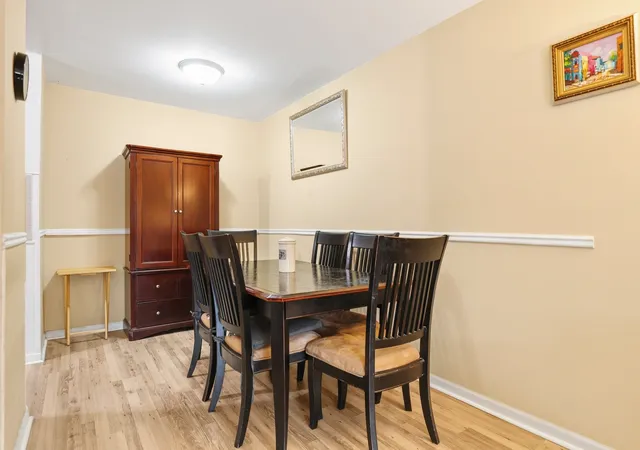 Listing Photo 5 - Condo for sale in building located at 5 Kingery Quarter, Willowbrook, IL 60527 - Unit #5-104