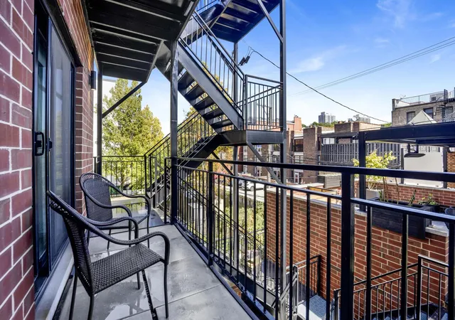Listing Photo 2 - Condo for sale in building located at 1833 N Larrabee St, Chicago, IL 60614 - Unit #2