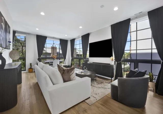 Photo 4 of Condo for sale at 1833 N Larrabee St #2, Chicago, IL 60614 | MLS# 12760212 | Listing updated on 2026-09-15