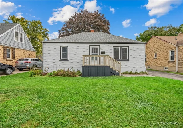 Photo 1 of Single family home for sale at 279 S Aldine St, Elgin, IL 60123 | MLS# 12760218 | Listing updated on 2026-10-10