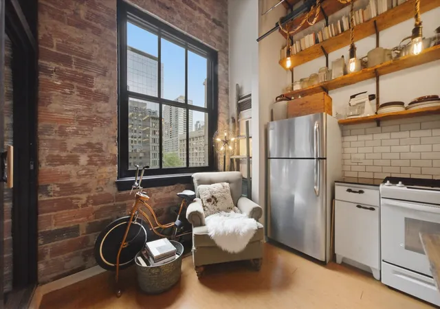 Photo 4 of Condo for sale at 20 N State St #1013, Chicago, IL 60602 | MLS# 12760239 | Listing updated on 2026-09-21
