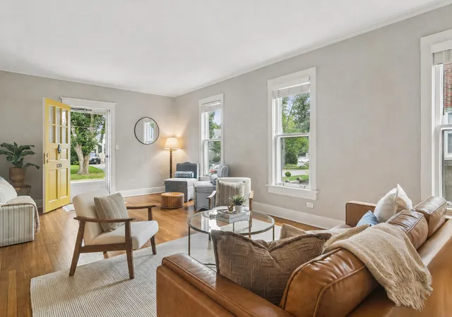 Photo 3 of Single family home for sale at 135 W Russell St, Barrington, IL 60010 | MLS# 12760243 | Listing updated on 2026-10-04