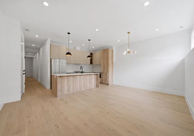 Listing Photo 5 - Condo for sale in building located at 1244 N Kedzie Ave, Chicago, IL 60651 - Unit #1