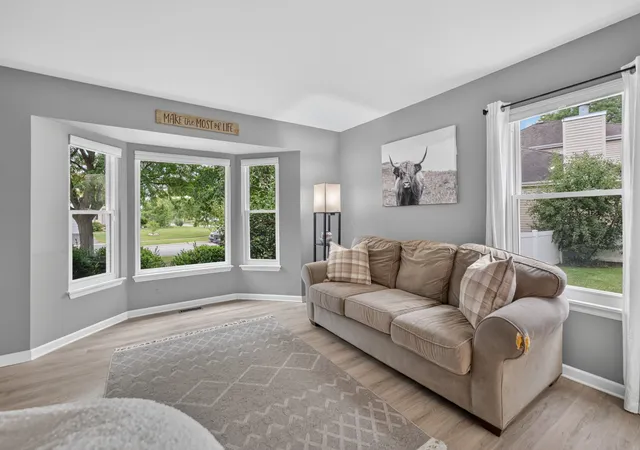 Photo 4 of Single family home for sale at 1455 Iris Ave, Carol Stream, IL 60188 | MLS# 12760255 | Listing updated on 2026-09-24