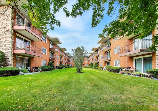 Photo 3 of Condo for sale at 5432 W Windsor Ave #2A, Chicago, IL 60630 | MLS# 12760258 | Listing updated on 2026-09-22