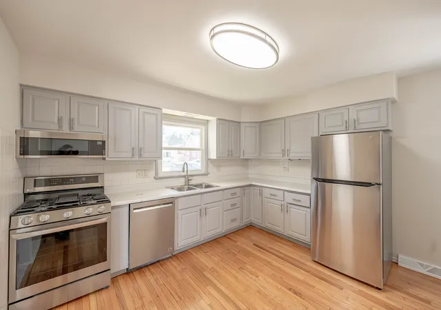 Photo 3 of Single family home for sale at 160 S Melrose Ave, Elgin, IL 60123 | MLS# 12760273 | Listing updated on 2026-10-01