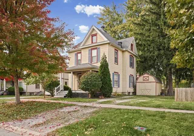 Photo 1 of Single family home for sale at 409 S Center St, Clinton, IL 61727 | MLS# 12760276 | Listing updated on 2026-10-28