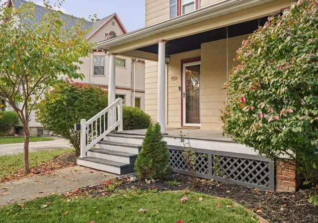 Photo 2 of Single family home for sale at 409 S Center St, Clinton, IL 61727 | MLS# 12760276 | Listing updated on 2026-10-28