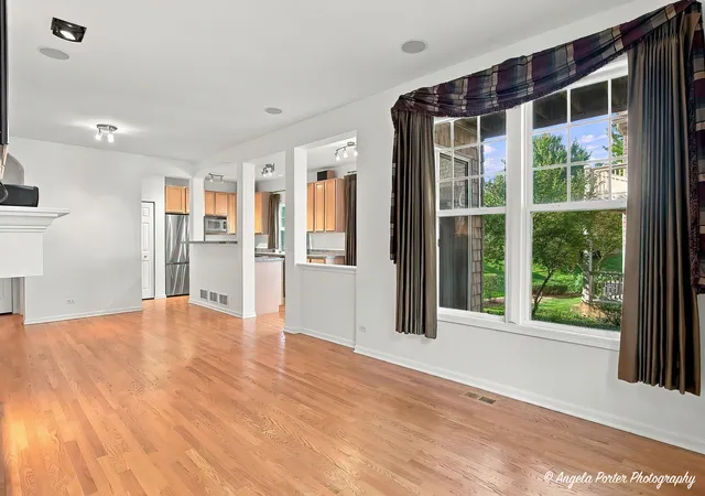 Listing Photo 4 - Condo for sale in building located at 360 Promontory Ln, Wauconda, IL 60084 - Unit #F
