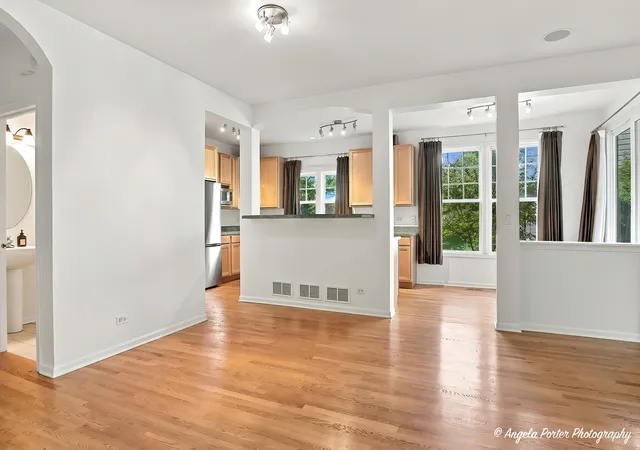 Listing Photo 5 - Condo for sale in building located at 360 Promontory Ln, Wauconda, IL 60084 - Unit #F