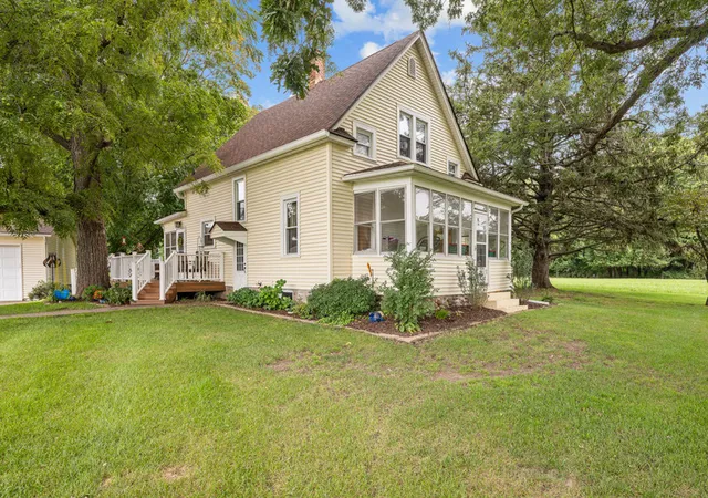 Photo 3 of Single family home for sale at 715 12th Street, Rapids City, IL 61275 | MLS# 12760282 | Listing updated on 2026-10-02