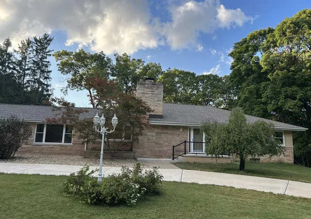 Photo 1 of Single family home for sale at 5907 N Elm Ln, Peoria, IL 61614 | MLS# 12760298 | Listing updated on 2026-10-01
