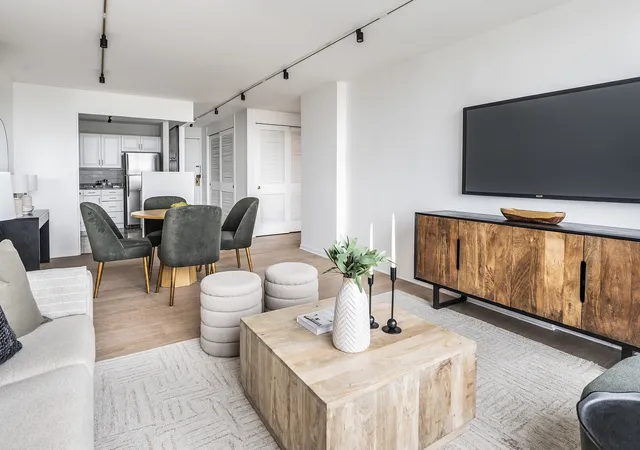 Listing Photo 5 - Condo for sale in building located at 1636 N Wls St, Chicago, IL 60614 - Unit #1606