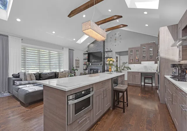 Photo 4 of Single family home for sale at 10 E Willow Rd, Prospect Heights, IL 60070 | MLS# 12760311 | Listing updated on 2026-09-20