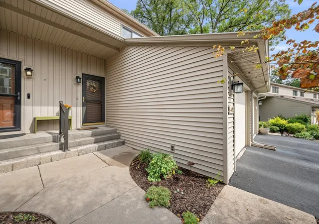 Photo 3 of Condo for sale at 2809 12th Avenue #402, Rock Island, IL 61201 | MLS# 12760312 | Listing updated on 2026-10-04