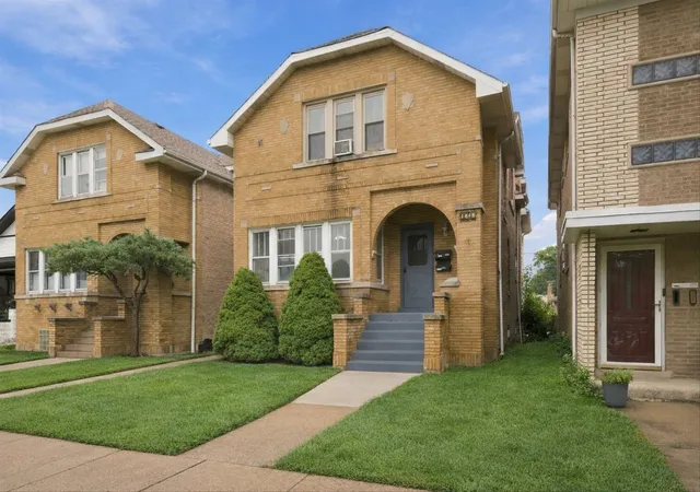Listing Photo 4 - Condo for sale in building located at 3717 Ridgeland Ave, Berwyn, IL 60402