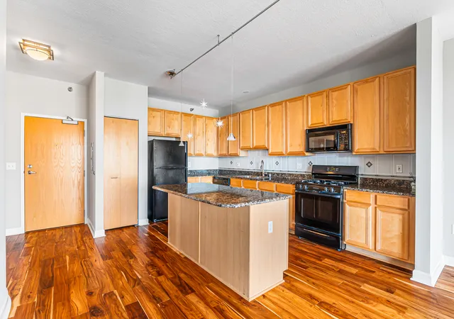 Photo 2 of Condo for sale at 5 E 14th Place #1304, Chicago, IL 60605 | MLS# 12760337 | Listing updated on 2026-09-21