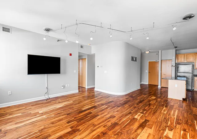 Photo 4 of Condo for sale at 5 E 14th Place #1304, Chicago, IL 60605 | MLS# 12760337 | Listing updated on 2026-09-21