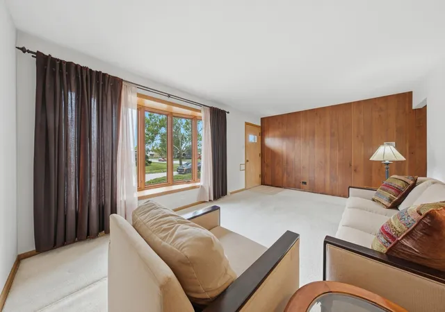 Photo 2 of Single family home for sale at 171 Serena Dr, Chicago Heights, IL 60411 | MLS# 12760348 | Listing updated on 2026-09-24