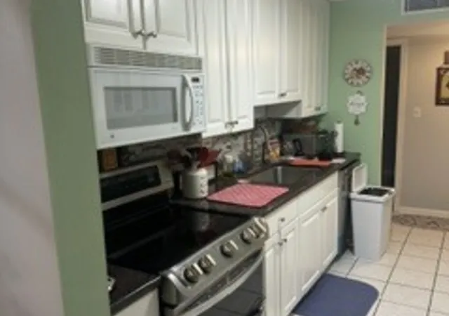 Listing Photo 4 - Condo for sale in building located at 940 Beau Dr, Des Plaines, IL 60016 - Unit #209