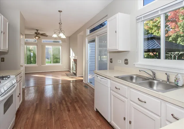 Photo 3 of Single family home for sale at 168 S Osage Ct, Round Lake, IL 60073 | MLS# 12760360 | Listing updated on 2026-10-07