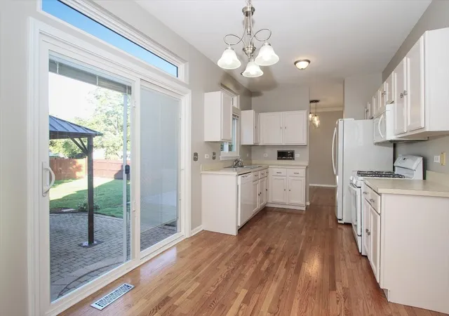 Photo 4 of Single family home for sale at 168 S Osage Ct, Round Lake, IL 60073 | MLS# 12760360 | Listing updated on 2026-10-07