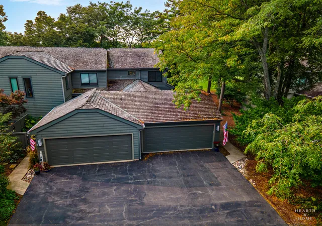Photo 1 of Townhouse for sale at 320 Oak Hl Rd, Lake Barrington, IL 60010 | MLS# 12760361 | Listing updated on 2026-09-23