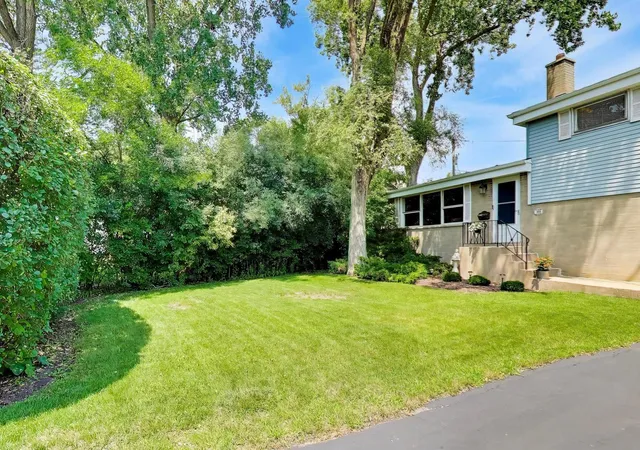 Photo 2 of Single family home for sale at 1115 Pfingsten Rd, Glenview, IL 60025 | MLS# 12760366 | Listing updated on 2026-09-21