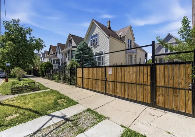 Photo 2 of Single family home for sale at 3726 W Mclean Ave, Chicago, IL 60647 | MLS# 12760371 | Listing updated on 2026-09-24
