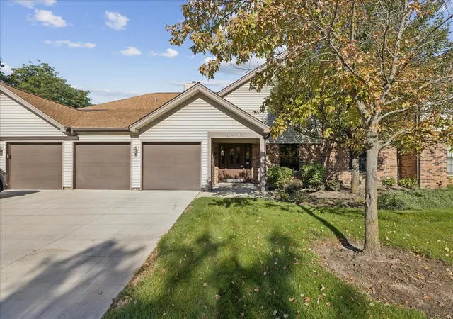 Photo 1 of Townhouse for sale at 912 Stradford Cir #B, Buffalo Grove, IL 60089 | MLS# 12760374 | Listing updated on 2026-10-07
