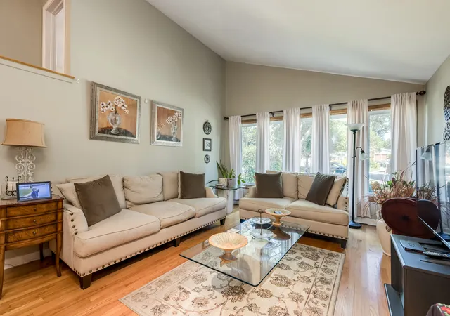 Photo 4 of Single family home for sale at 6542 N Kenneth Ave, Lincolnwood, IL 60712 | MLS# 12760375 | Listing updated on 2026-09-22