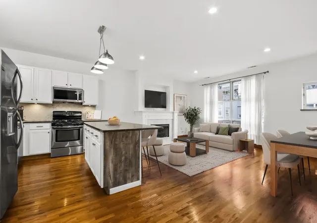 Listing Photo 4 - Condo for sale in building located at 1808 S Michigan Ave, Chicago, IL 60616 - Unit #31