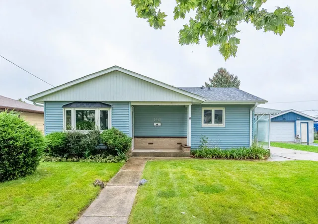 Photo 1 of Single family home for sale at 2517 N Elmwood Ave, Waukegan, IL 60087 | MLS# 12760440 | Listing updated on 2026-09-27